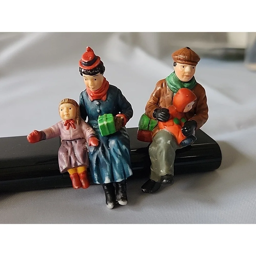 VTG Heritage Collection Christmas At‎ The Park Set Of 3 Handpainted Figurines